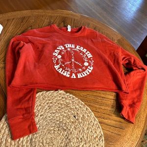 Super cropped medium sweatshirt. Fits like a small